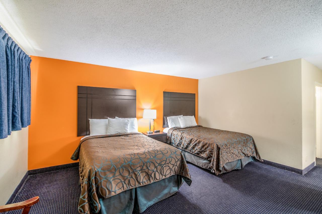 Americas Best Value Inn Giddings Exterior photo