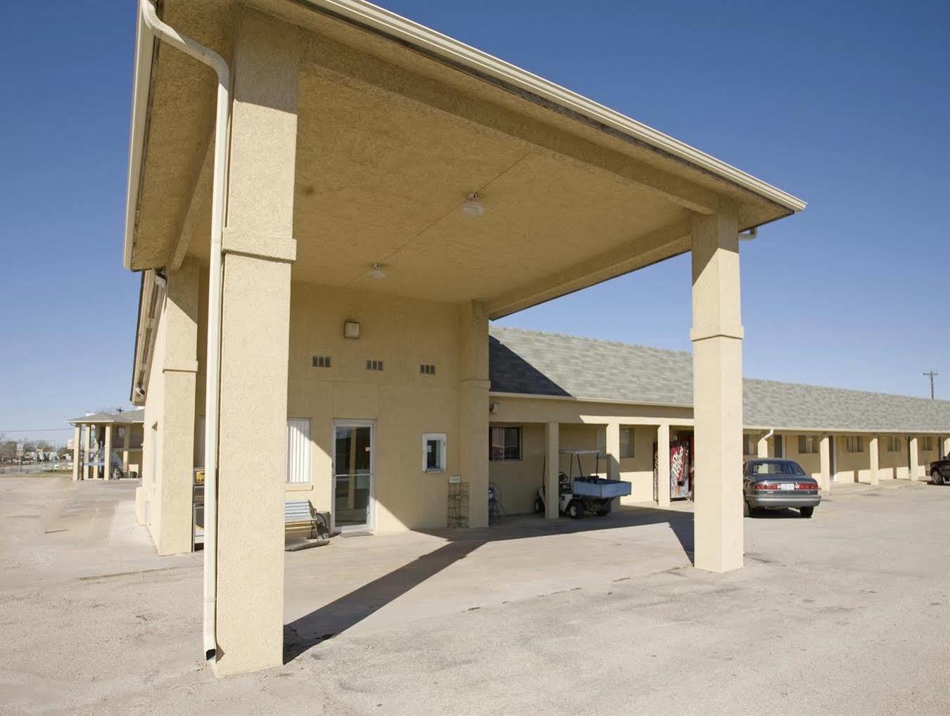 Americas Best Value Inn Giddings Exterior photo