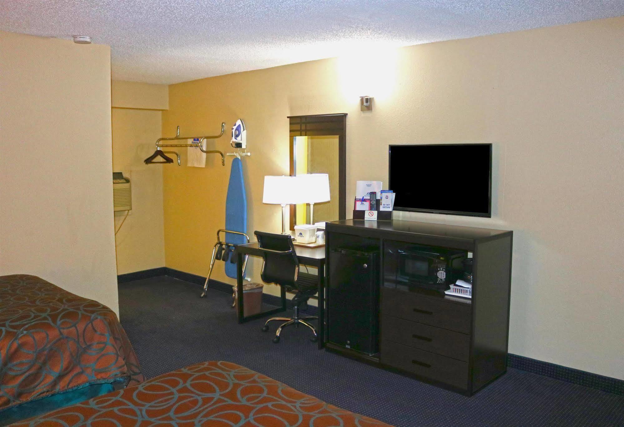 Americas Best Value Inn Giddings Exterior photo